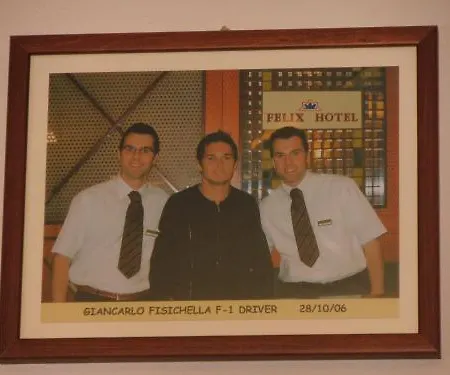 Felix & 3*